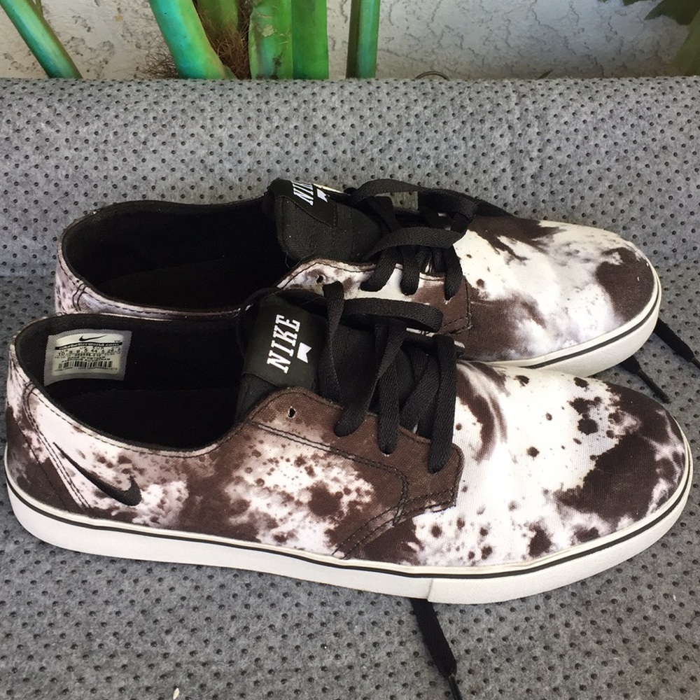 Nike size 101/2 black / brown / white